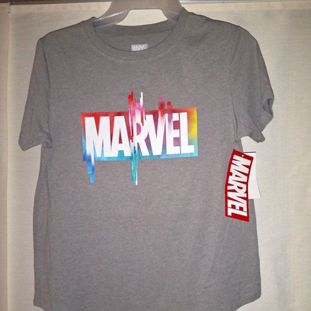 Marvel women's Juniors MARVEL shirt size Medium (7-9) Gray
